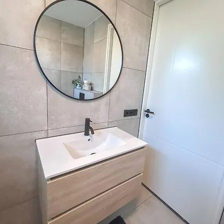 Modern & Convenient Lejlighed