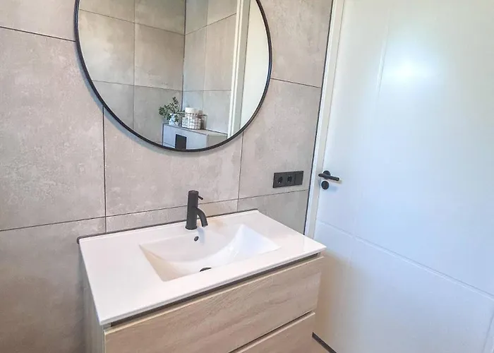 Modern & Convenient Apartment