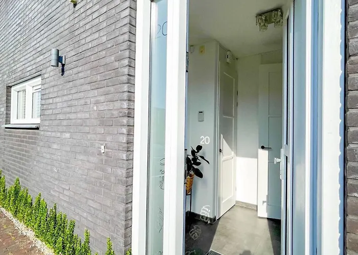 Modern & Convenient Apartment *